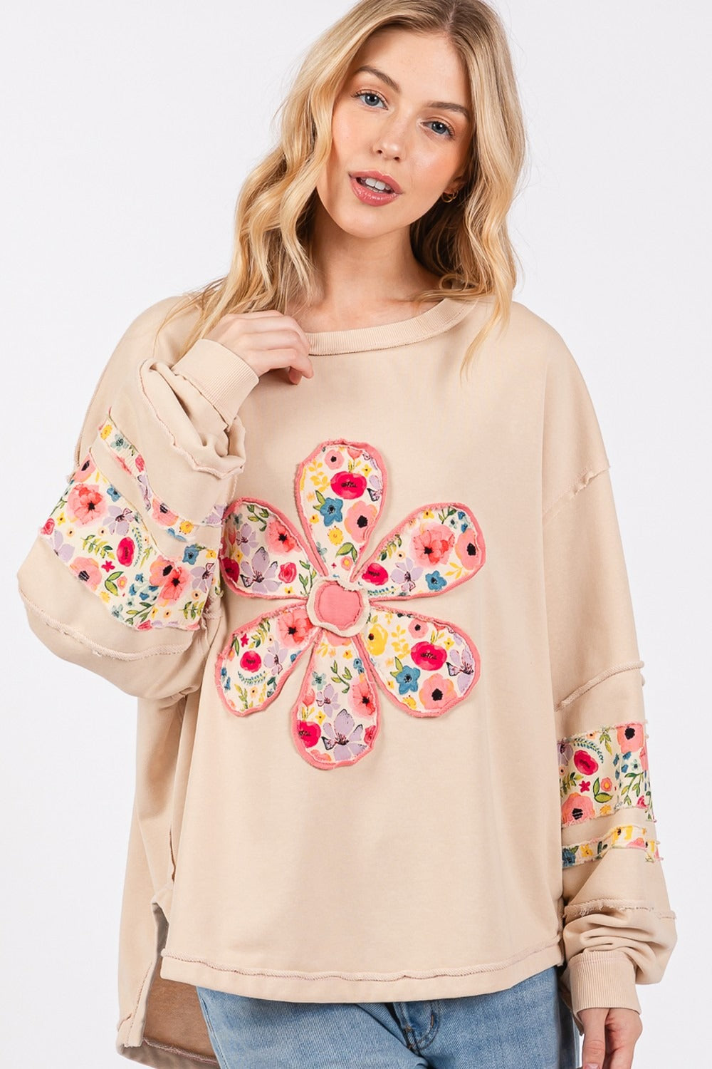 SAGE + FIG Daisy Patch Applique Long Sleeve Sweatshirt - Kittybear Krafts