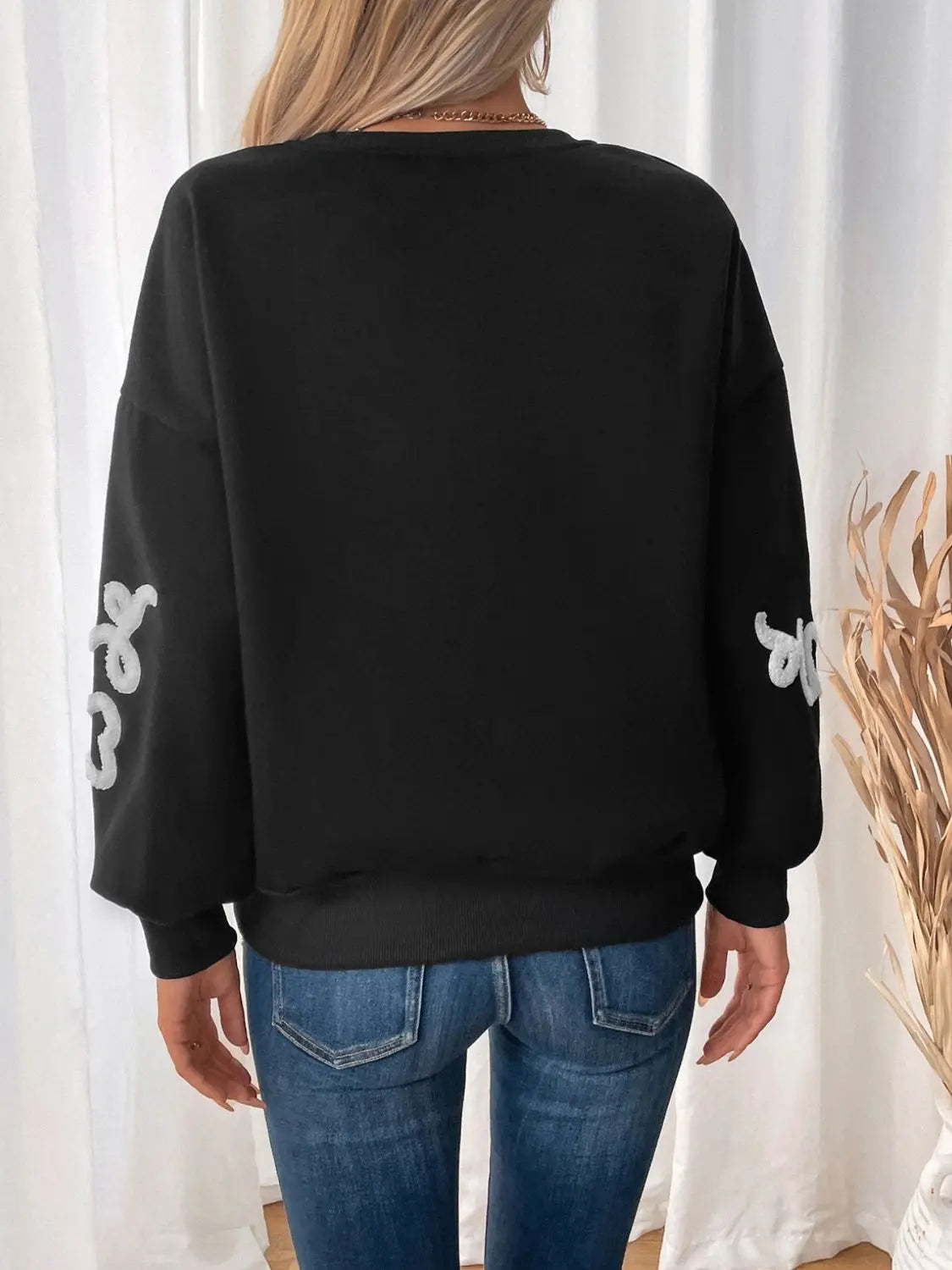 Heart Round Neck Long Sleeve Sweater Sweatshirt Trendsi