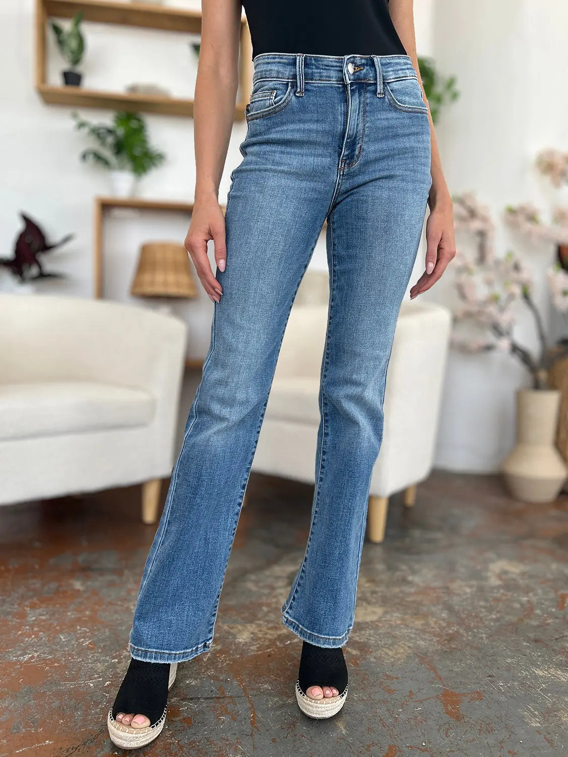 Judy Blue Full Size Mid-Rise Waist Straight Jeans - Kittybear Krafts