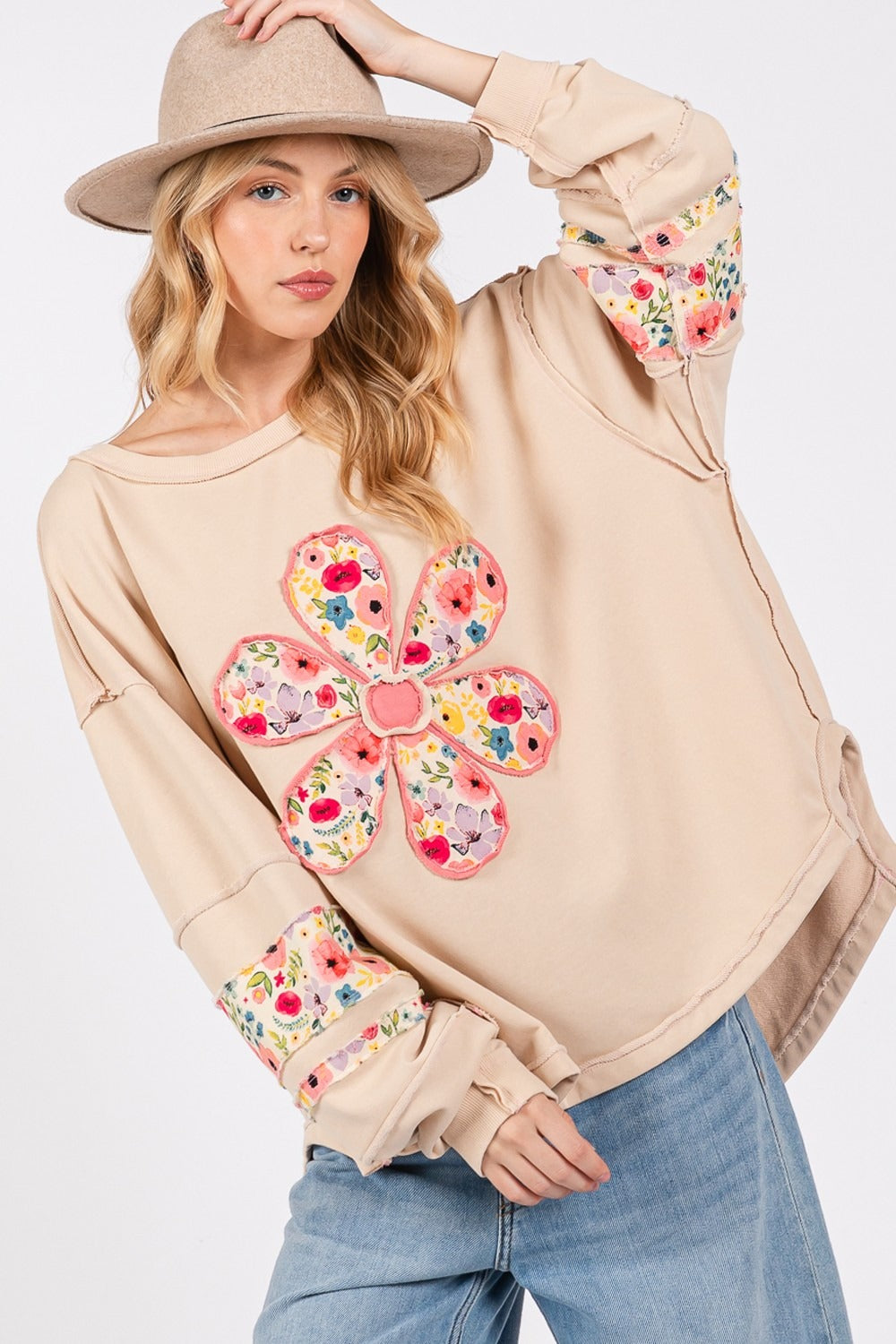 SAGE + FIG Daisy Patch Applique Long Sleeve Sweatshirt - Kittybear Krafts